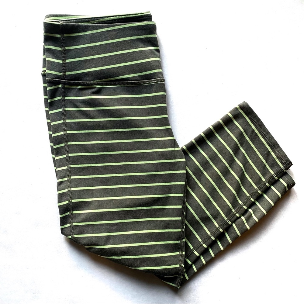 Athleta Stripes Chaturanga Capri Green - Size S